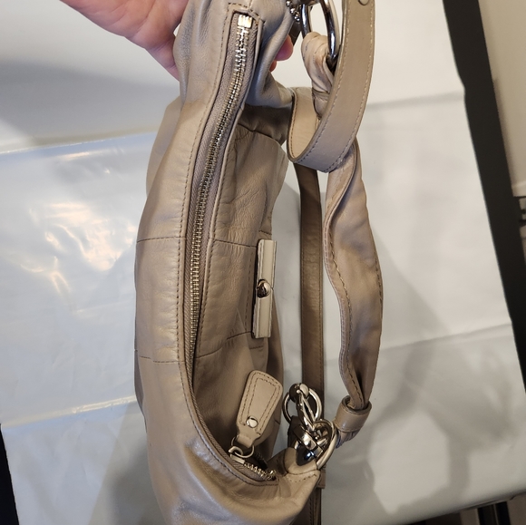 🩶Cute🩶 Coach🩶 leather crossbody bag - Picture 4 of 16